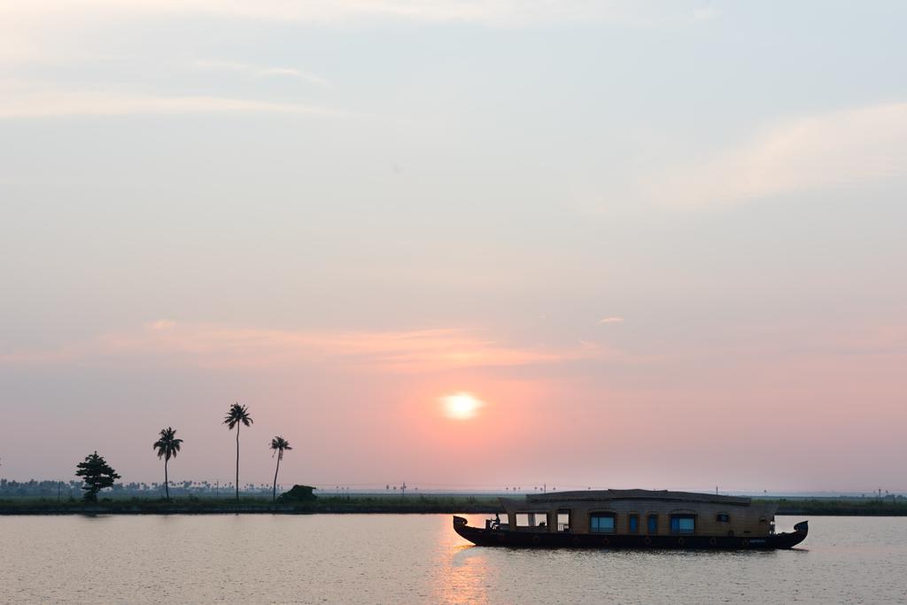 Hotel Xandari Riverscapes Alappuzha Exterior foto